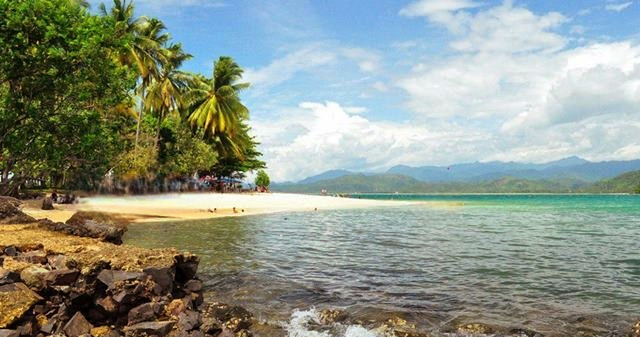 Pantai Carocok Painan, Rekomendasi Wisata Air di Sumbar