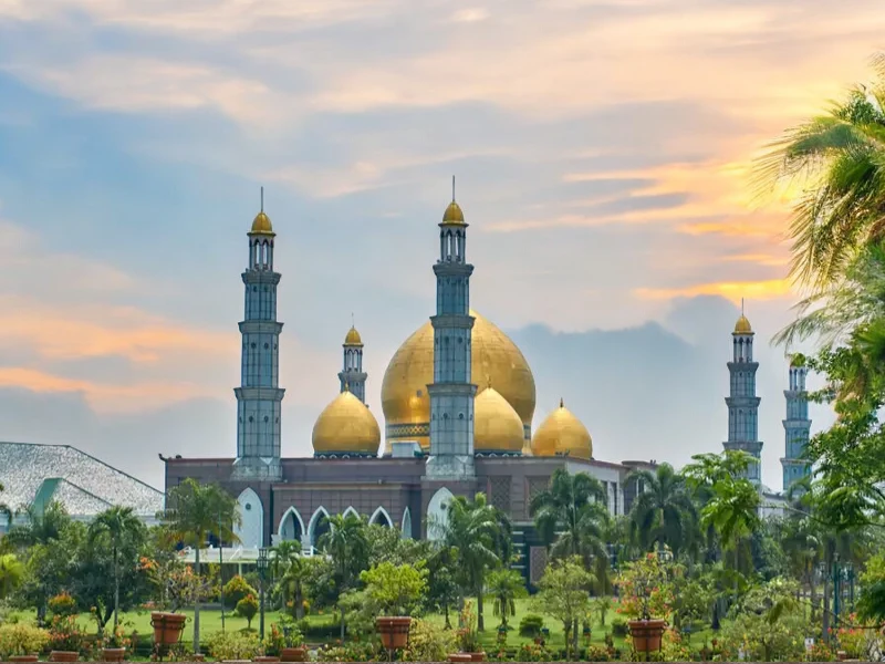 Masjid Kubah Emas, Depok: Ikon Religi yang Menakjubkan